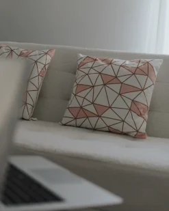 Sæt af 2 pyntepuder CLARKIA Bomuld 45 x 45 cm Lyserød Geometrisk mønster